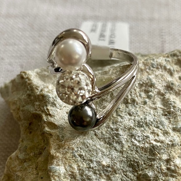 Ring - Picture 3 of 6